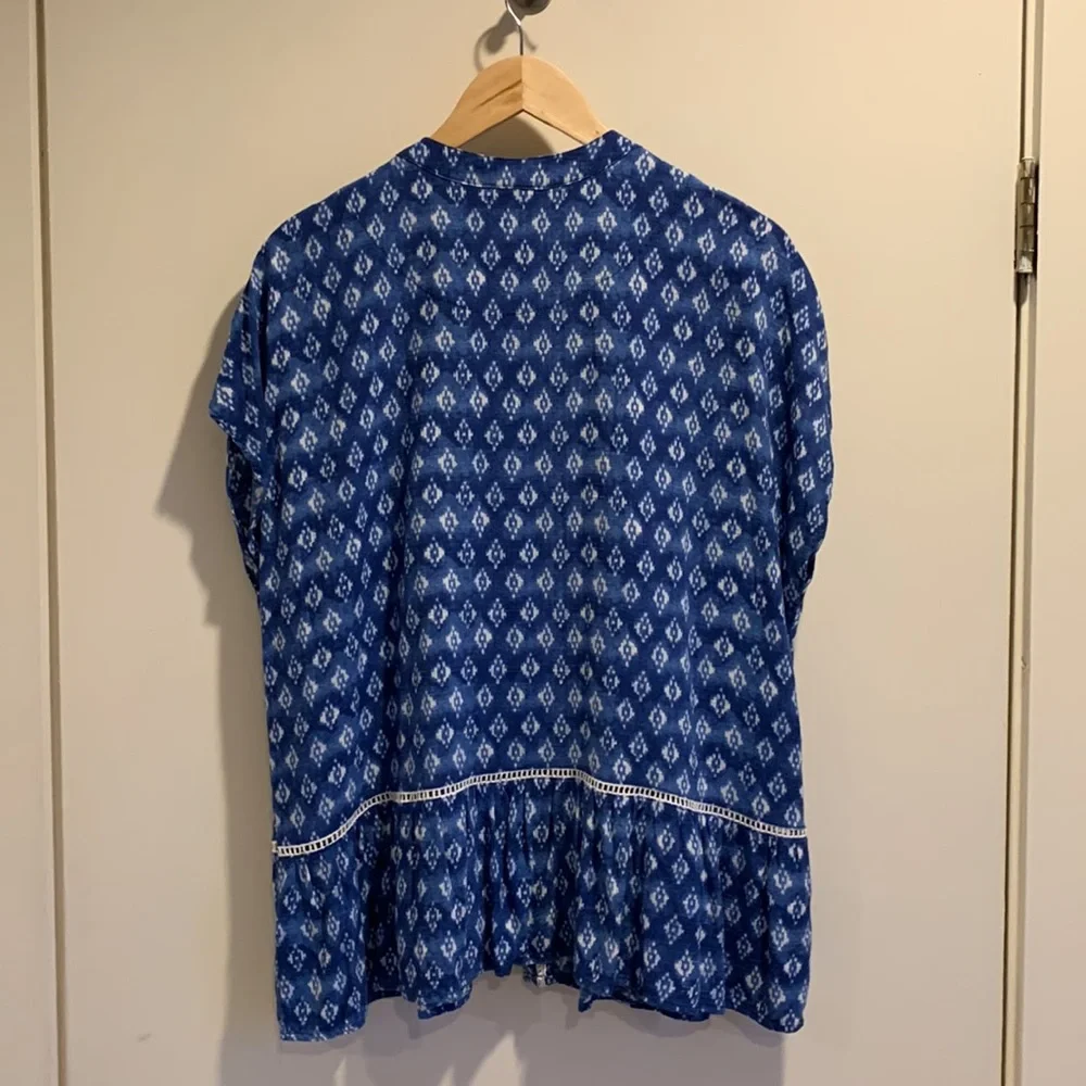 Printed Cap Sleeve Button Down Shirt - Picture 3 of 5